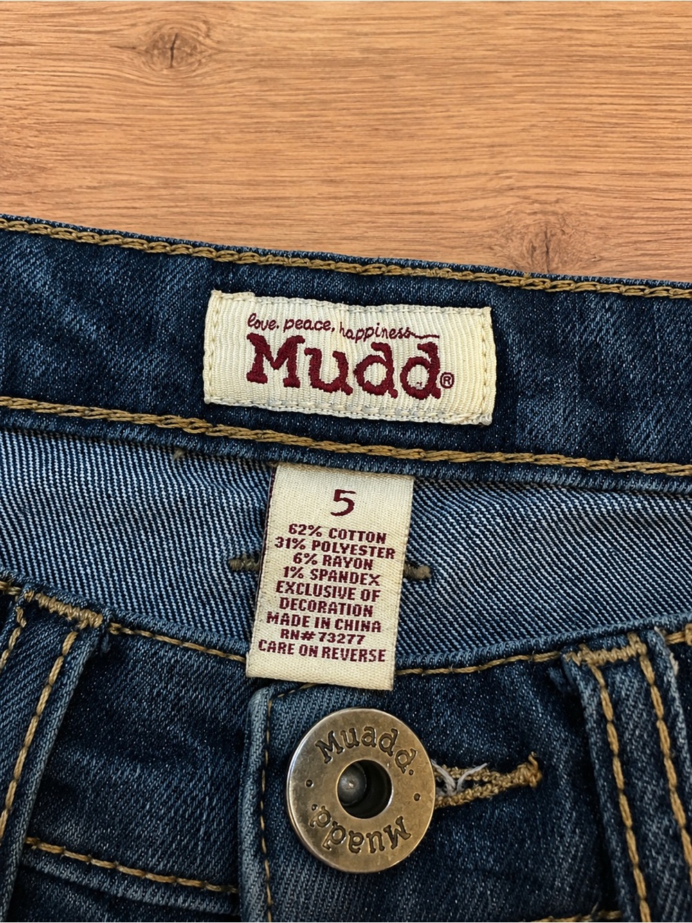 Mudd Dark Wash Denim Bermuda Shorts Size 5 Jr. (4 women’s) - Picture 3 of 3
